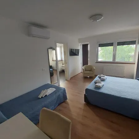 Rossa Guest house *